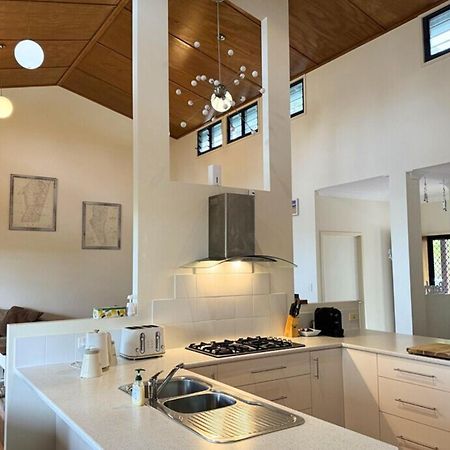Our Beach House Kingfisherbay เกาะเฟรเซอร์ ภายนอก รูปภาพ